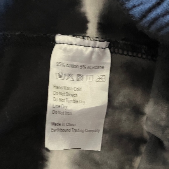 Tie-Dye Black and White Leggings - Picture 5 of 8